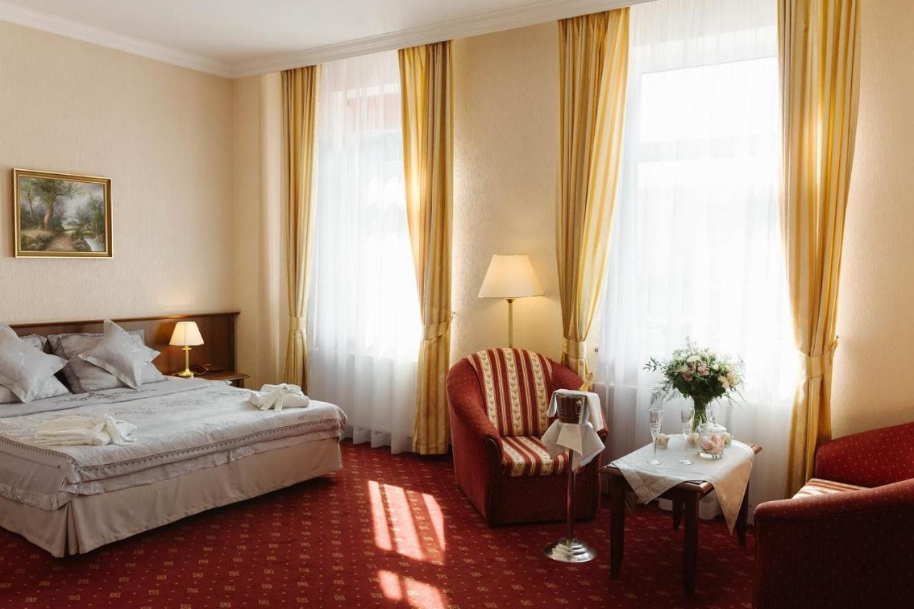 Hotel Jakub Sobieski โอวาวา ภายนอก รูปภาพ