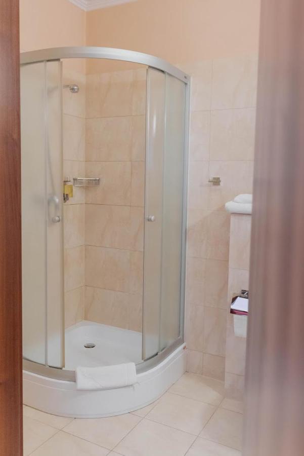 Hotel Jakub Sobieski โอวาวา ภายนอก รูปภาพ