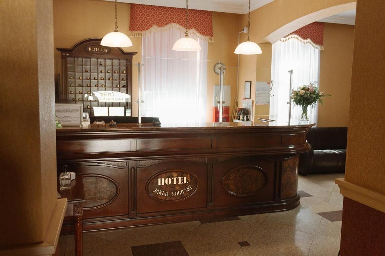 Hotel Jakub Sobieski โอวาวา ภายนอก รูปภาพ