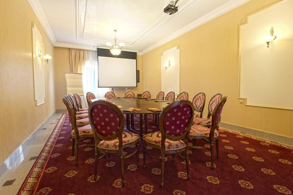 Hotel Jakub Sobieski โอวาวา ภายนอก รูปภาพ